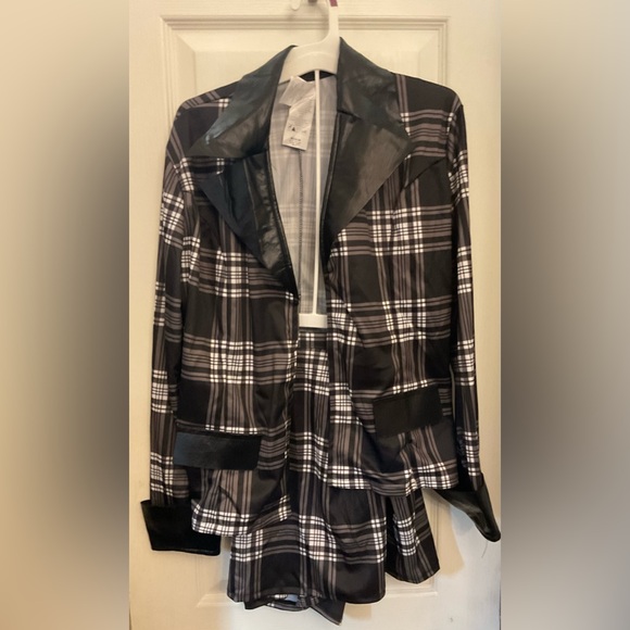 Dionne from Clueless Outfit - Picture 2 of 4